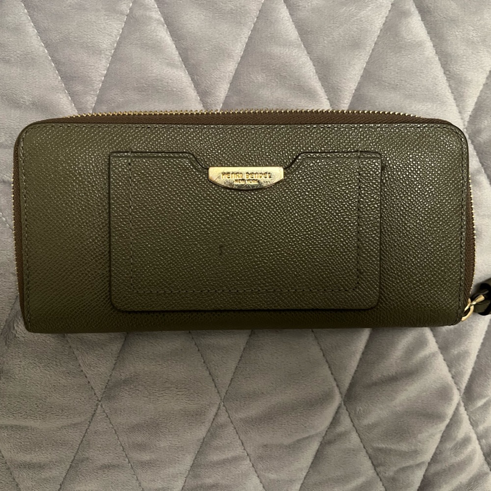 Henri Bendel Wallet